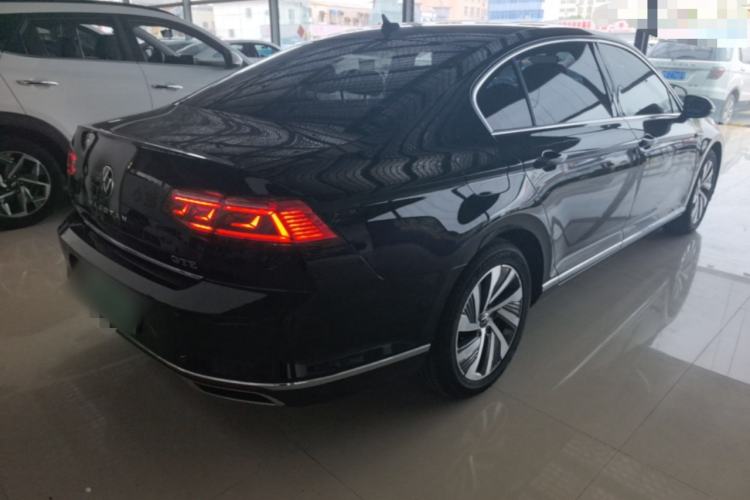 Used Volkswagen Magotan GTE Plug-in Hybrid 2022 GTE Luxury Model Rear Right 45 Deg