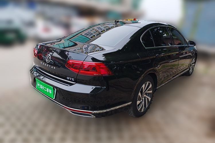 Used Volkswagen Magotan GTE Plug-in Hybrid 2022 GTE Luxury Model Rear Right 45 Deg