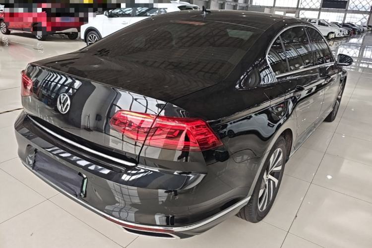 Used Volkswagen Magotan GTE Plug-in Hybrid 2022 GTE Luxury Model Rear Right 45 Deg
