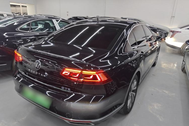 Used Volkswagen Magotan GTE Plug-in Hybrid 2022 GTE Luxury Model Rear Right 45 Deg