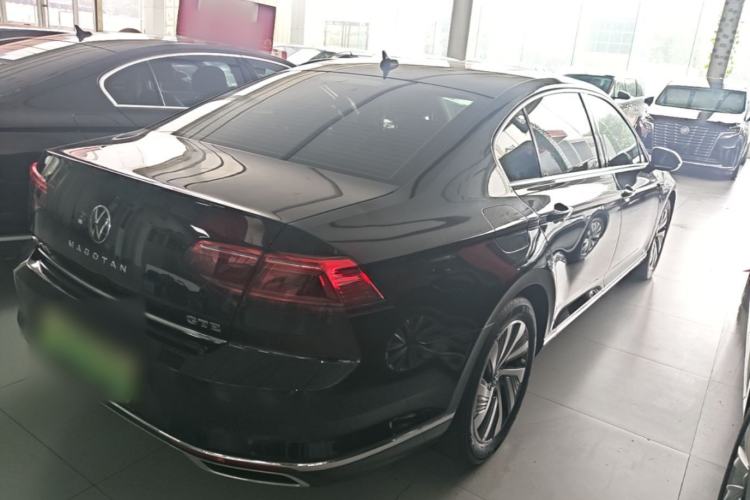 Used Volkswagen Magotan GTE Plug-in Hybrid 2022 GTE Luxury Model Rear Right 45 Deg