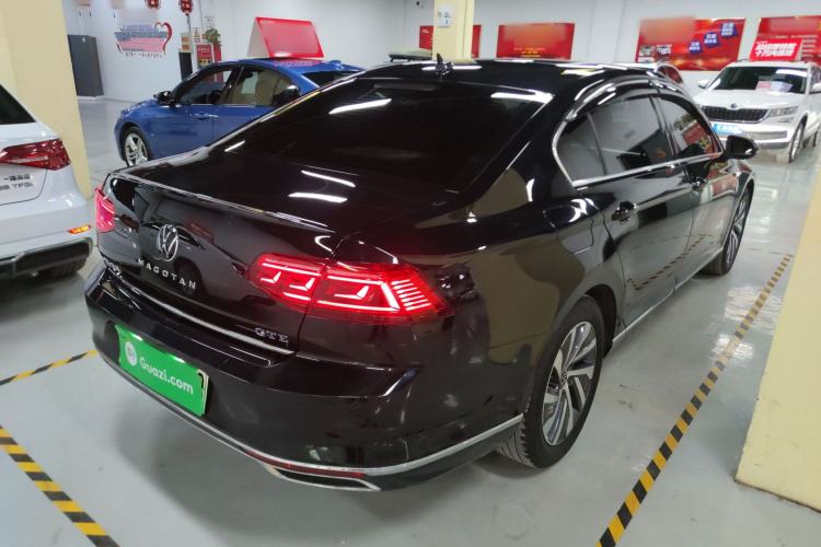 Used Volkswagen Magotan GTE Plug-in Hybrid 2022 GTE Luxury Model Rear Right 45 Deg
