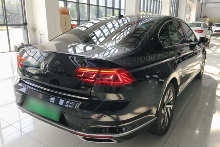 Used Volkswagen Magotan GTE Plug-in Hybrid 2022 GTE Luxury Model Rear Right 45 Deg