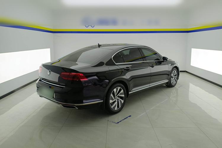 Used Volkswagen Magotan GTE Plug-in Hybrid 2022 GTE Luxury Model Rear Right 45 Deg
