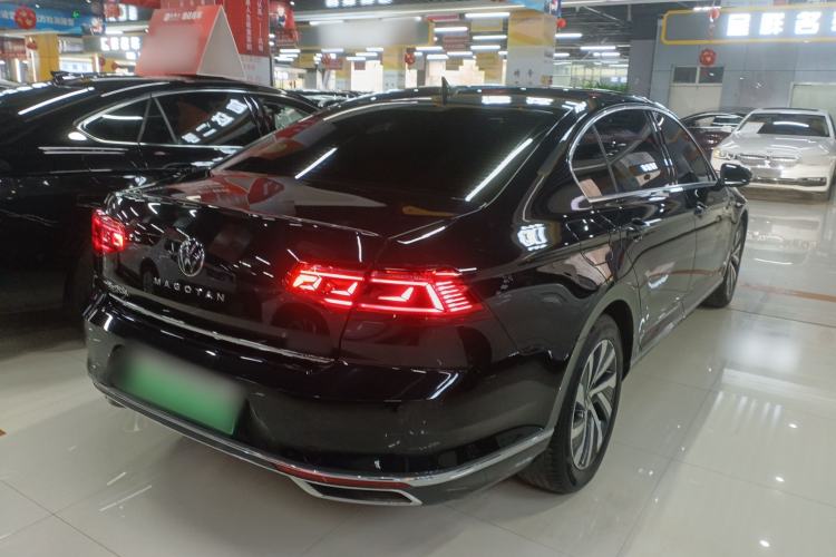 Used Volkswagen Magotan GTE Plug-in Hybrid 2022 GTE Luxury Model Rear Right 45 Deg