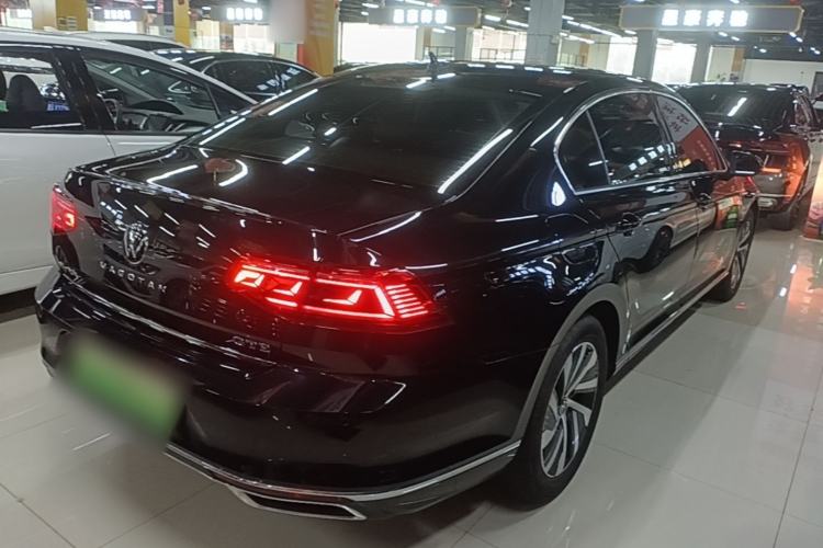Used Volkswagen Magotan GTE Plug-in Hybrid 2022 GTE Luxury Model Rear Right 45 Deg
