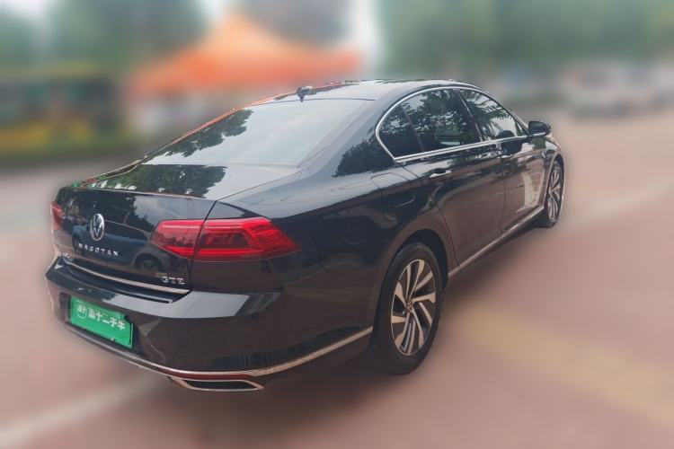 Used Volkswagen Magotan GTE Plug-in Hybrid 2022 GTE Luxury Model Rear Right 45 Deg