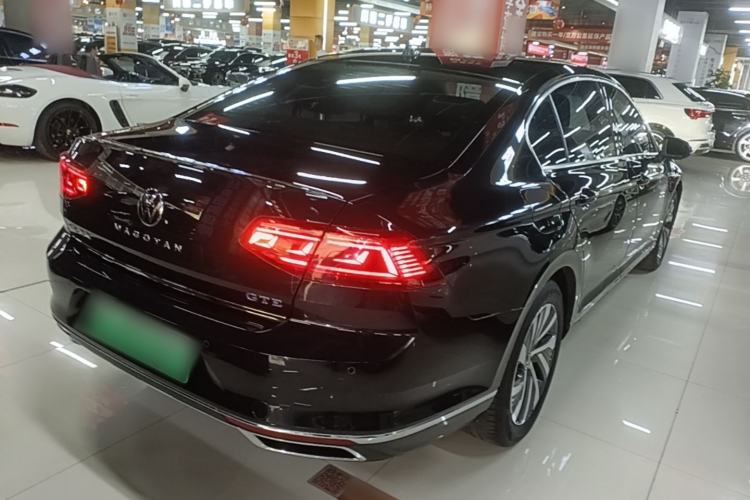 Used Volkswagen Magotan GTE Plug-in Hybrid 2022 GTE Luxury Model Rear Right 45 Deg
