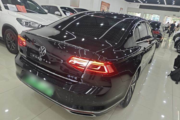 Used Volkswagen Magotan GTE Plug-in Hybrid 2022 GTE Luxury Model Rear Right 45 Deg