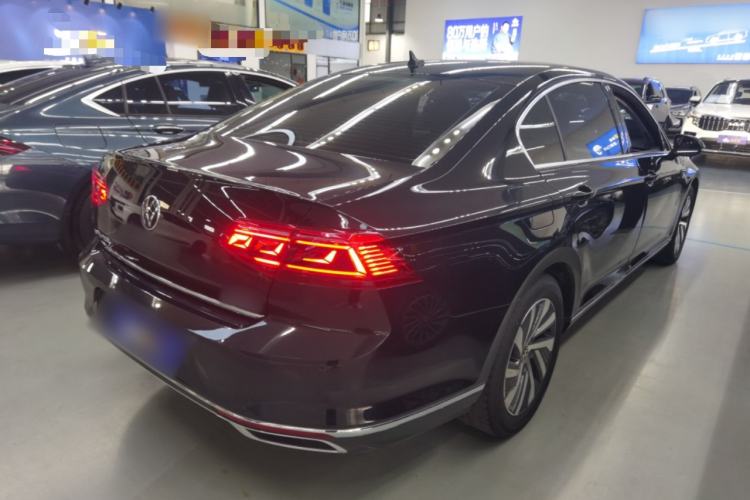 Used Volkswagen Magotan GTE Plug-in Hybrid 2022 GTE Luxury Model Rear Right 45 Deg
