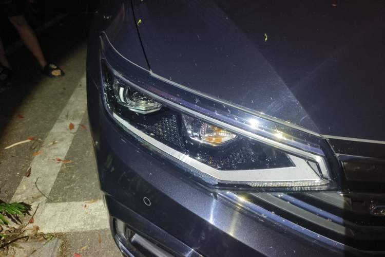 Used Volkswagen Magotan GTE Plug-in Hybrid 2022 GTE Luxury Model Right Front Headlight