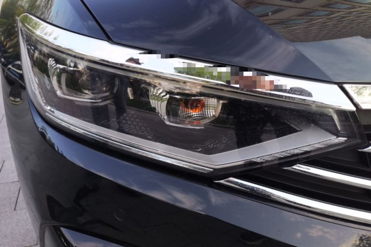 Used Volkswagen Magotan GTE Plug-in Hybrid 2022 GTE Luxury Model Right Front Headlight