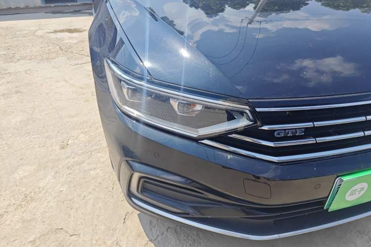 Used Volkswagen Magotan GTE Plug-in Hybrid 2022 GTE Luxury Model Right Front Headlight