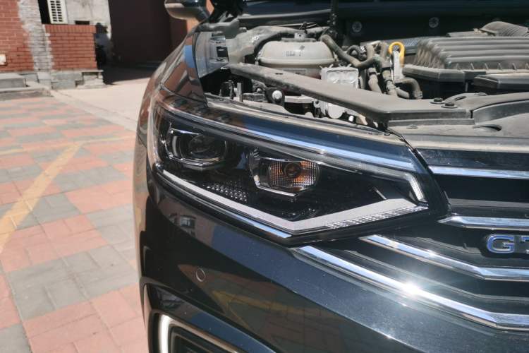 Used Volkswagen Magotan GTE Plug-in Hybrid 2022 GTE Luxury Model Right Front Headlight