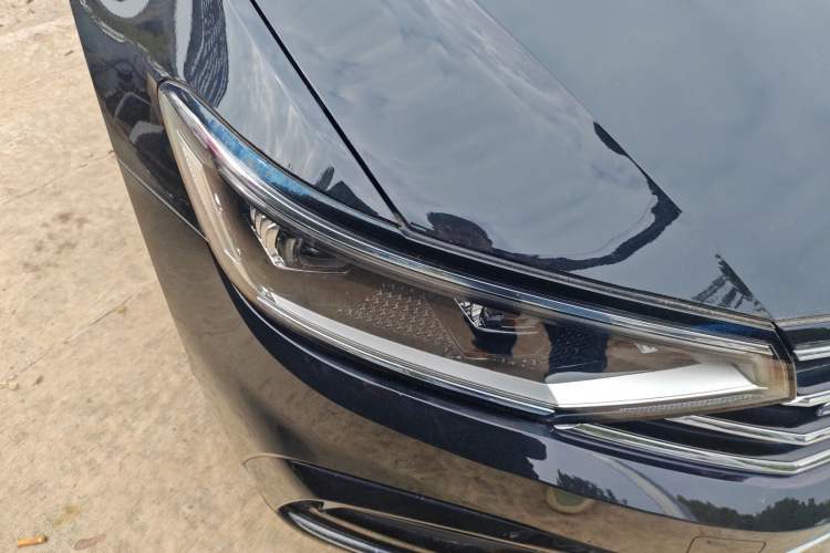 Used Volkswagen Magotan GTE Plug-in Hybrid 2022 GTE Luxury Model Right Front Headlight