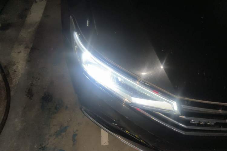 Used Volkswagen Magotan GTE Plug-in Hybrid 2022 GTE Luxury Model Right Front Headlight