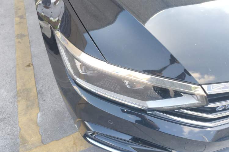 Used Volkswagen Magotan GTE Plug-in Hybrid 2022 GTE Luxury Model Right Front Headlight