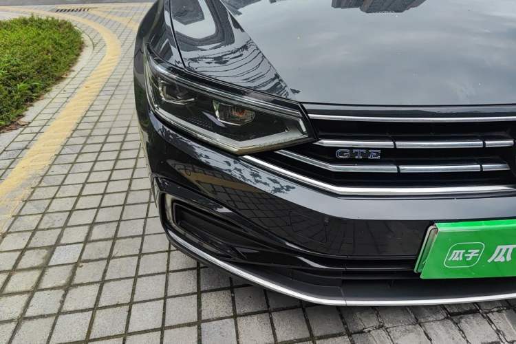 Used Volkswagen Magotan GTE Plug-in Hybrid 2022 GTE Luxury Model Right Front Headlight