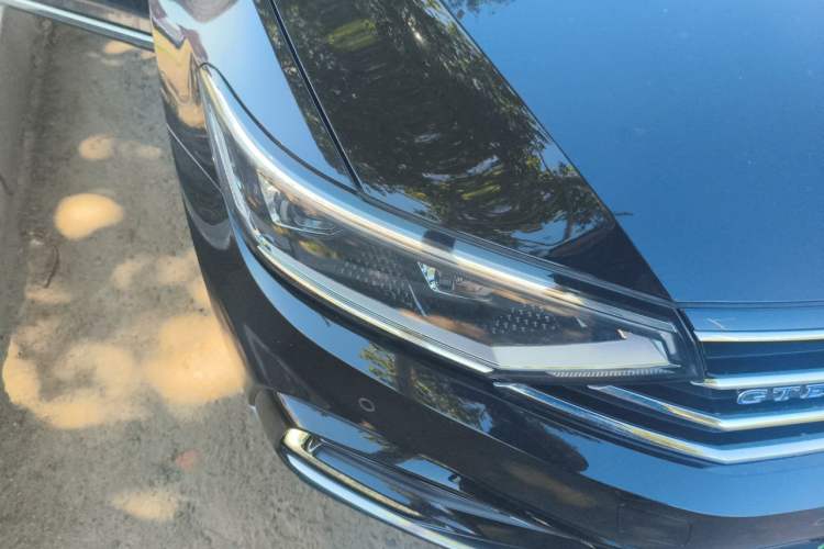 Used Volkswagen Magotan GTE Plug-in Hybrid 2022 GTE Luxury Model Right Front Headlight