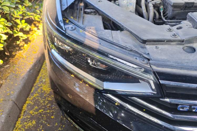 Used Volkswagen Magotan GTE Plug-in Hybrid 2022 GTE Luxury Model Right Front Headlight