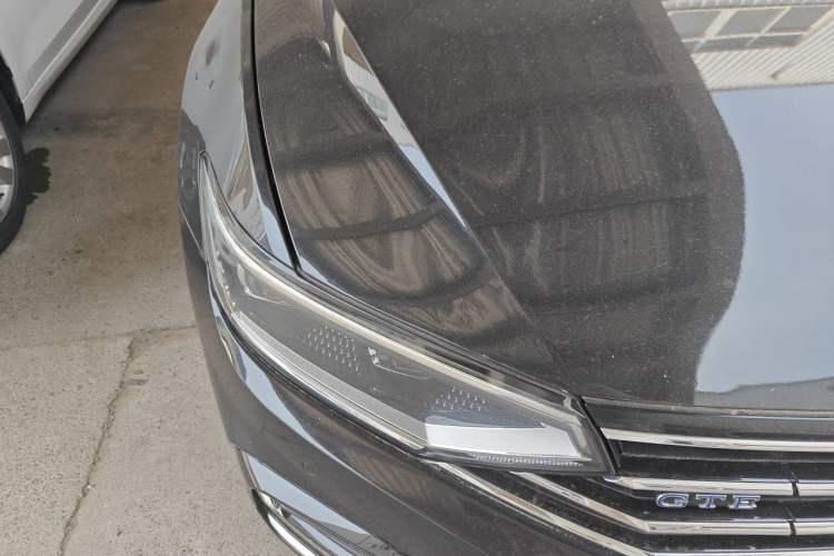 Used Volkswagen Magotan GTE Plug-in Hybrid 2022 GTE Luxury Model Right Front Headlight