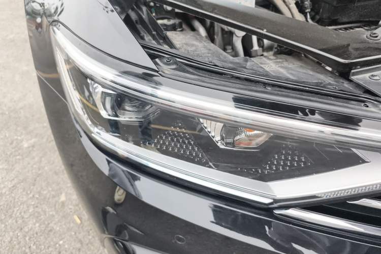 Used Volkswagen Magotan GTE Plug-in Hybrid 2022 GTE Luxury Model Right Front Headlight