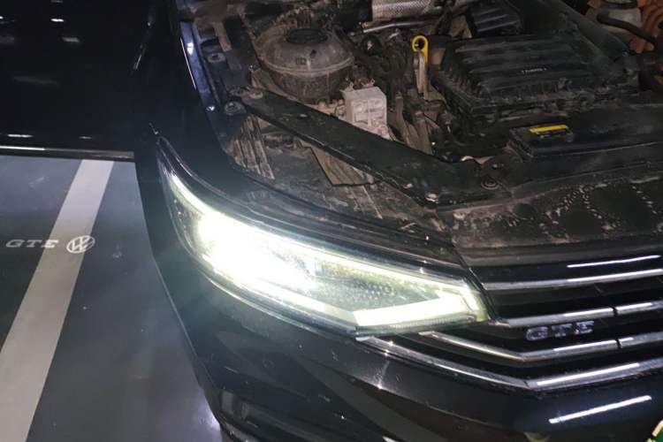 Used Volkswagen Magotan GTE Plug-in Hybrid 2022 GTE Luxury Model Right Front Headlight