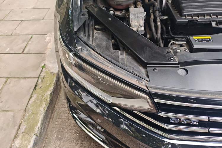 Used Volkswagen Magotan GTE Plug-in Hybrid 2022 GTE Luxury Model Right Front Headlight
