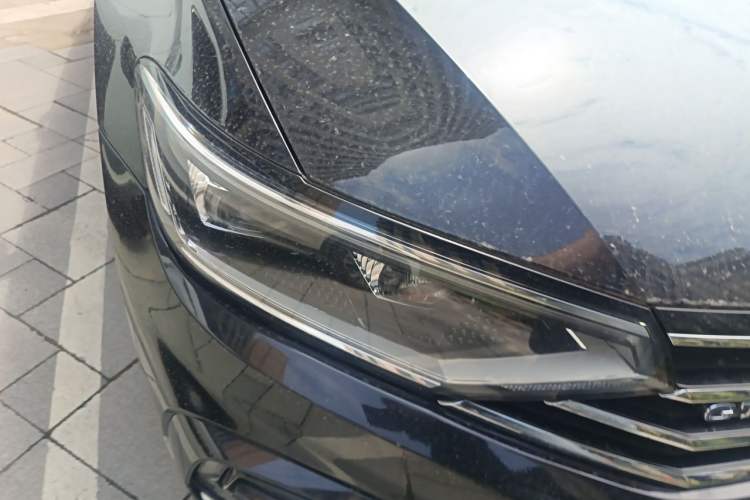 Used Volkswagen Magotan GTE Plug-in Hybrid 2022 GTE Luxury Model Right Front Headlight