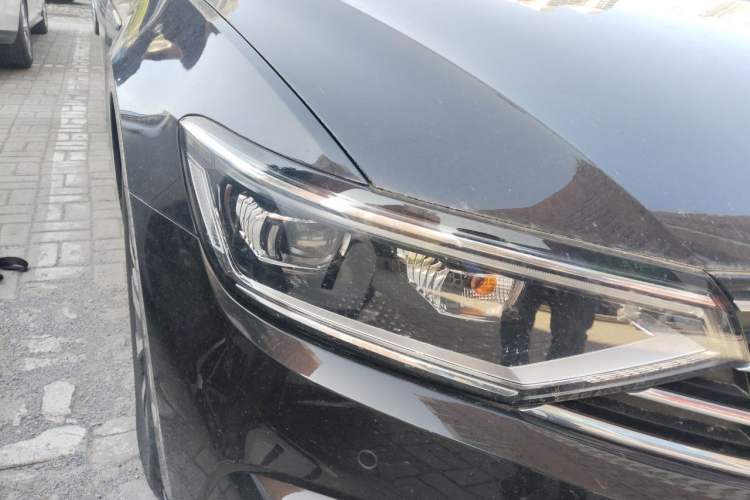 Used Volkswagen Magotan GTE Plug-in Hybrid 2022 GTE Luxury Model Right Front Headlight