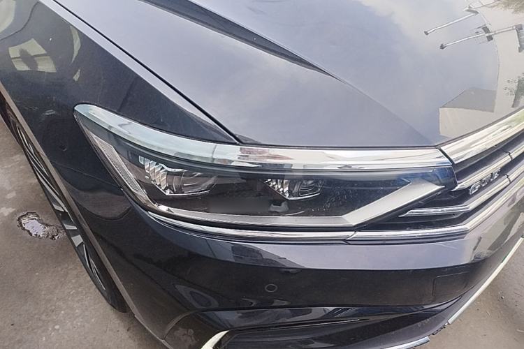 Used Volkswagen Magotan GTE Plug-in Hybrid 2022 GTE Prestige Model Right Front Headlight