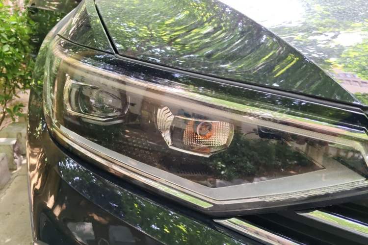 Used Volkswagen Magotan GTE Plug-in Hybrid 2022 GTE Luxury Model Right Front Headlight