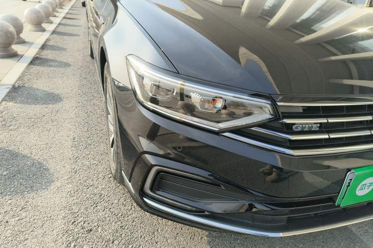 Used Volkswagen Magotan GTE Plug-in Hybrid 2022 GTE Luxury Model Right Front Headlight