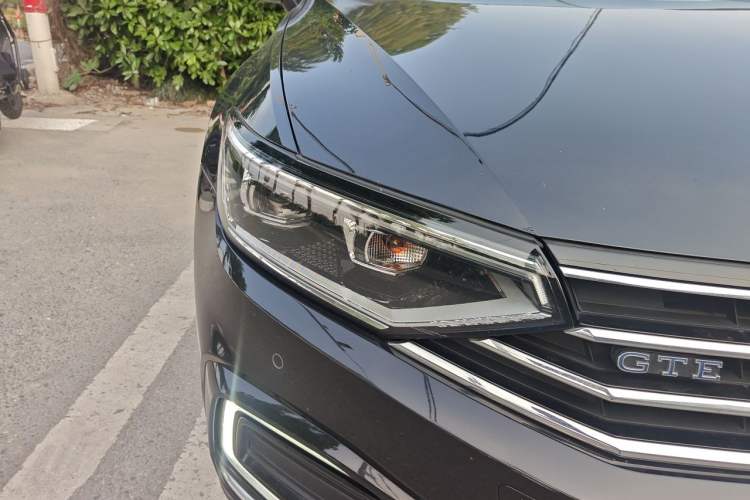 Used Volkswagen Magotan GTE Plug-in Hybrid 2022 GTE Luxury Model Right Front Headlight