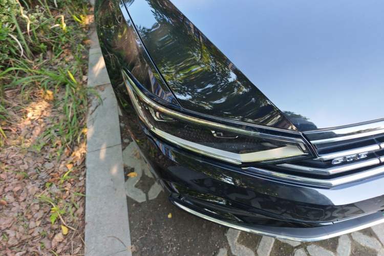 Used Volkswagen Magotan GTE Plug-in Hybrid 2022 GTE Luxury Model Right Front Headlight