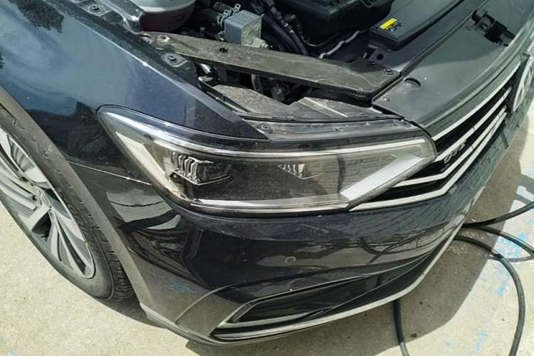 Used Volkswagen Magotan GTE Plug-in Hybrid 2022 GTE Luxury Model Right Front Headlight
