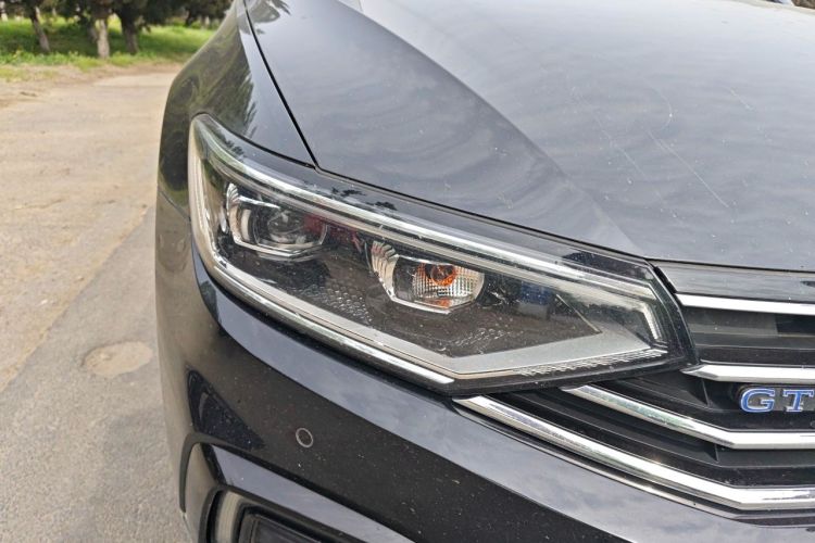 Used Volkswagen Magotan GTE Plug-in Hybrid 2022 GTE Luxury Model Right Front Headlight
