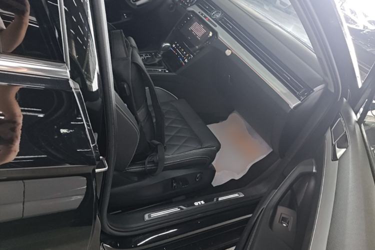 Used Volkswagen Magotan GTE Plug-in Hybrid 2022 GTE Prestige Model Right Front Seat