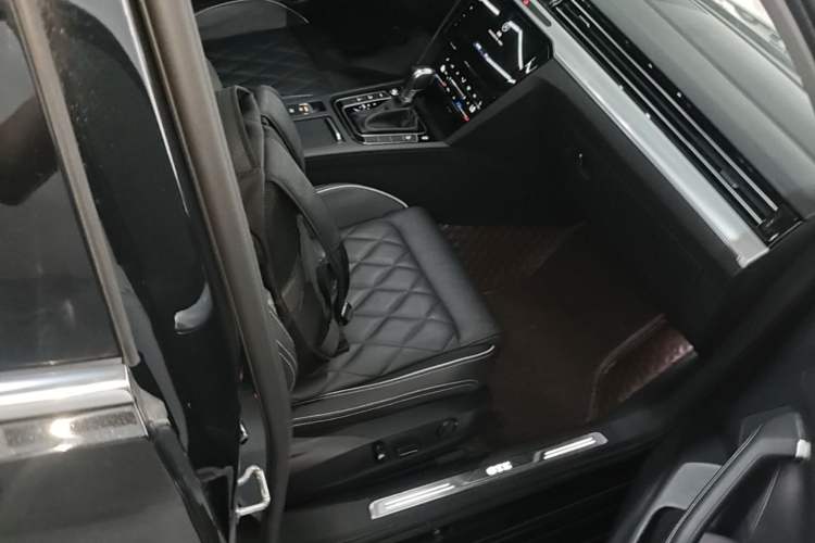 Used Volkswagen Magotan GTE Plug-in Hybrid 2022 GTE Luxury Model Right Front Seat