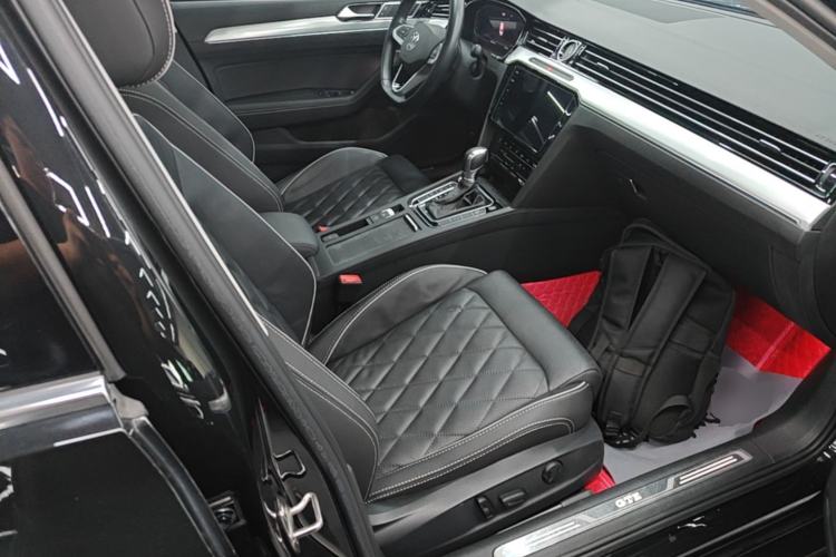 Used Volkswagen Magotan GTE Plug-in Hybrid 2022 GTE Luxury Model Right Front Seat