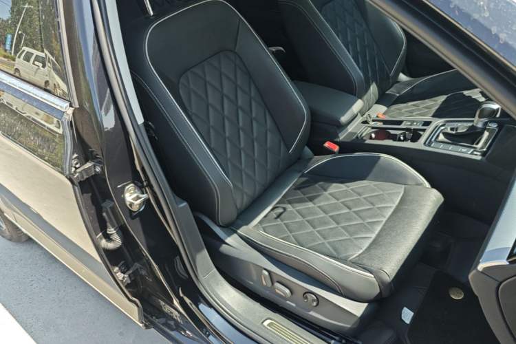 Used Volkswagen Magotan GTE Plug-in Hybrid 2022 GTE Luxury Model Right Front Seat