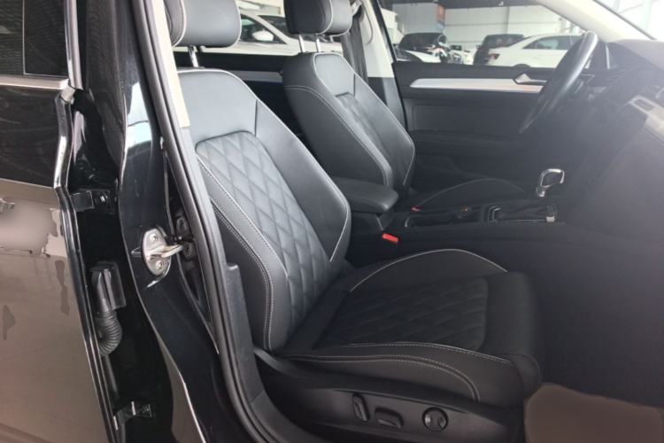 Used Volkswagen Magotan GTE Plug-in Hybrid 2022 GTE Luxury Model Right Front Seat