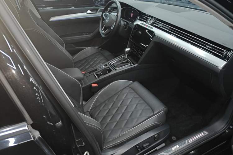 Used Volkswagen Magotan GTE Plug-in Hybrid 2022 GTE Luxury Model Right Front Seat