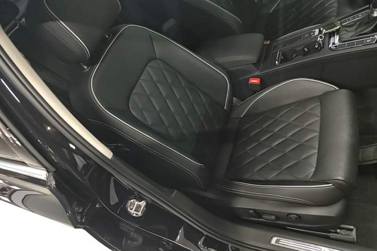 Used Volkswagen Magotan GTE Plug-in Hybrid 2022 GTE Luxury Model Right Front Seat