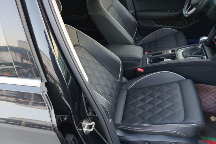 Used Volkswagen Magotan GTE Plug-in Hybrid 2022 GTE Luxury Model Right Front Seat