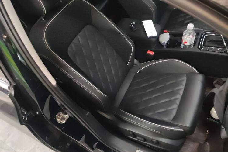 Used Volkswagen Magotan GTE Plug-in Hybrid 2022 GTE Luxury Model Right Front Seat