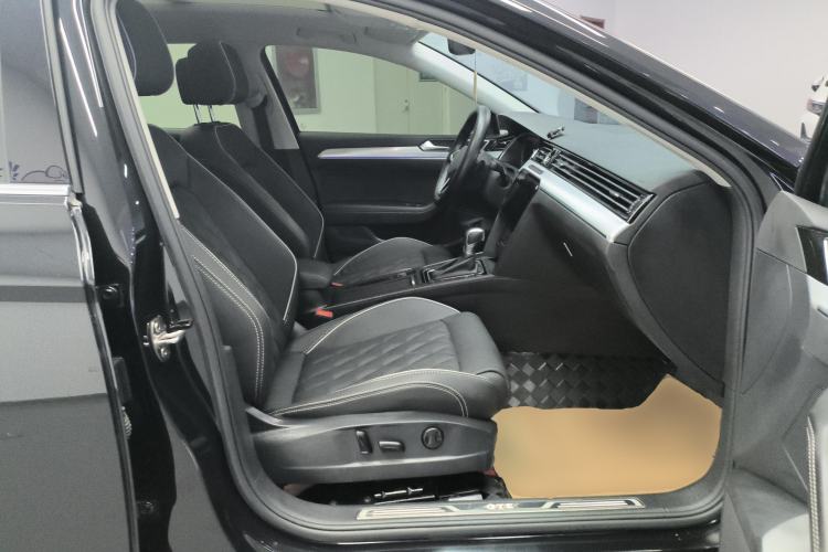 Used Volkswagen Magotan GTE Plug-in Hybrid 2022 GTE Luxury Model Right Front Seat