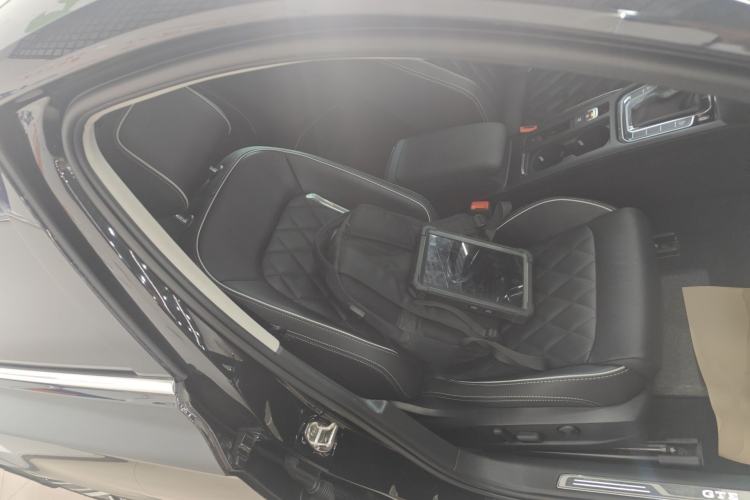 Used Volkswagen Magotan GTE Plug-in Hybrid 2022 GTE Prestige Model Right Front Seat
