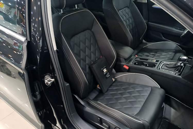 Used Volkswagen Magotan GTE Plug-in Hybrid 2022 GTE Luxury Model Right Front Seat