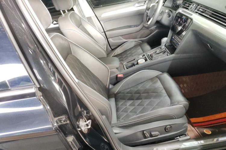 Used Volkswagen Magotan GTE Plug-in Hybrid 2022 GTE Luxury Model Right Front Seat